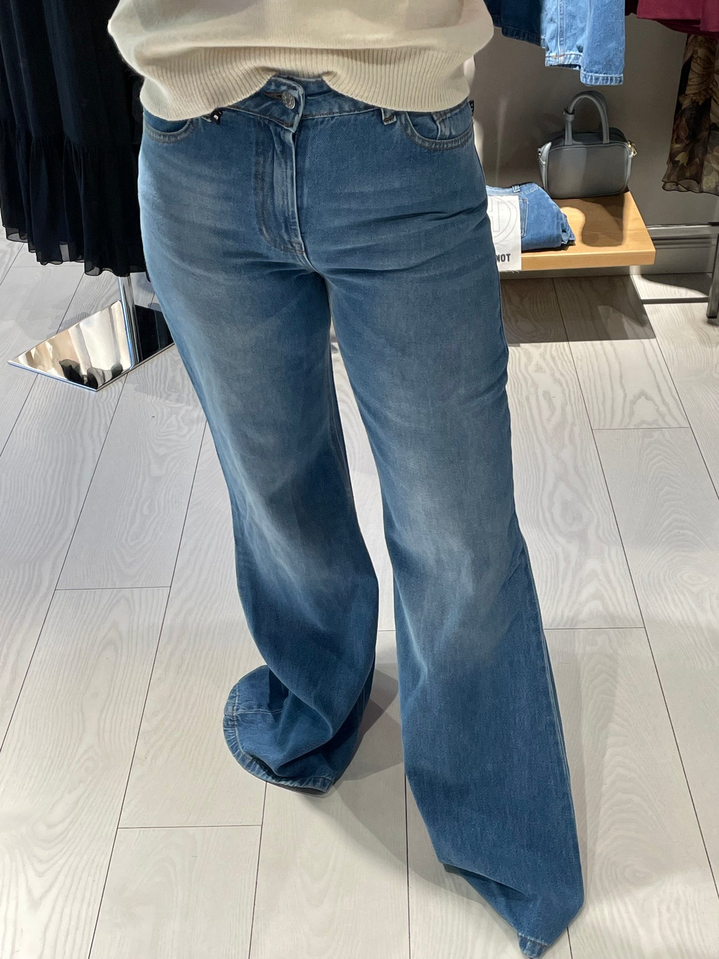 Jeans Tokyo Have One