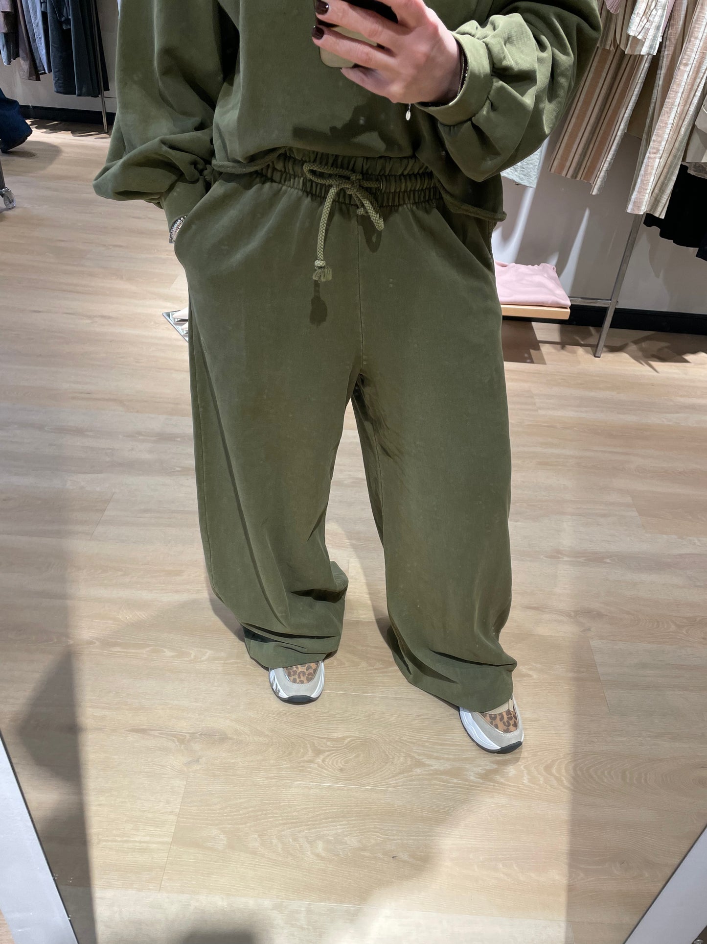 Pantalone tuta Have One